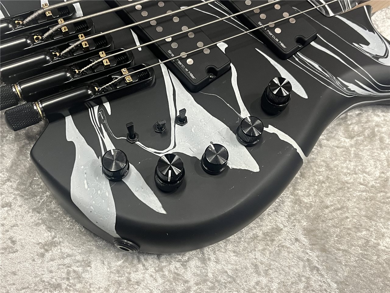 【即納可能】Sire（サイアー）Marcus Miller M6 5-String Headless Swirl（Black Swirl）　名古屋店 - 4