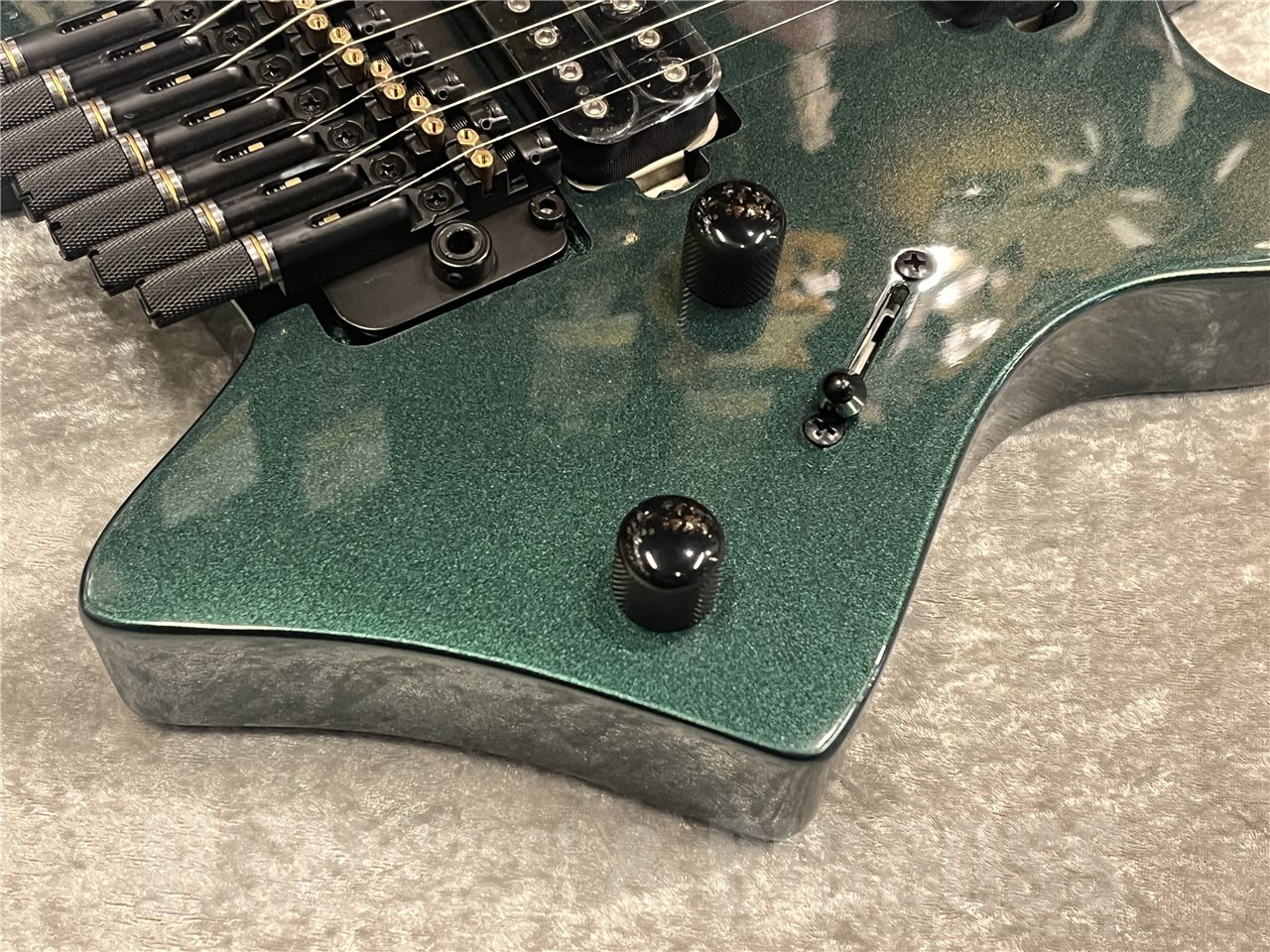 【即納可能】Sire（サイアー）Larry Carlton X6 7-String Headless（Metallic Green）　名古屋店 - 4