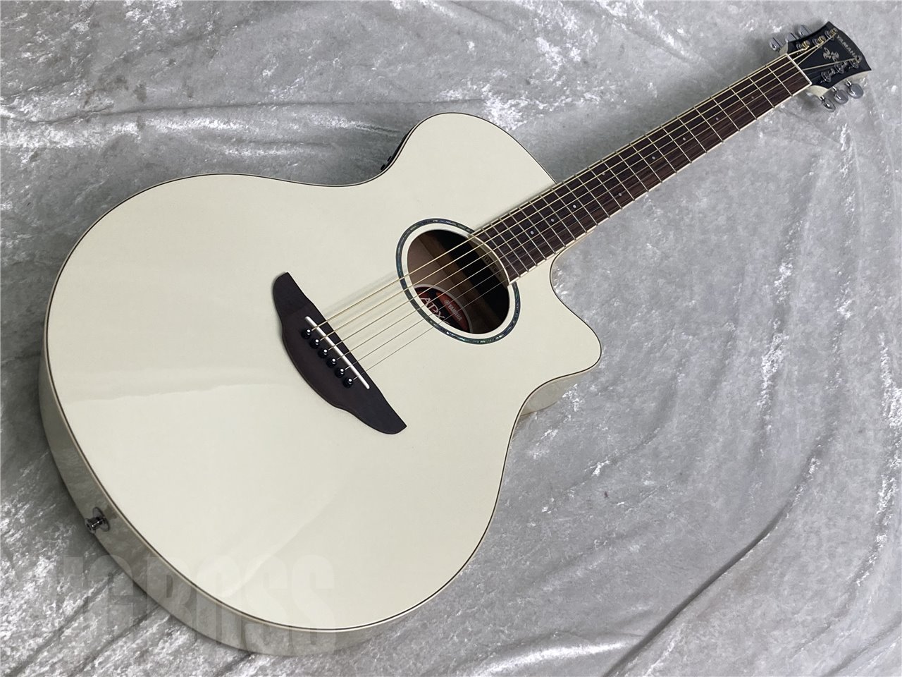 【即納可能】YAMAHA(ヤマハ) APX600 Vintage White (エレアコ) お茶の水駅前店・別館