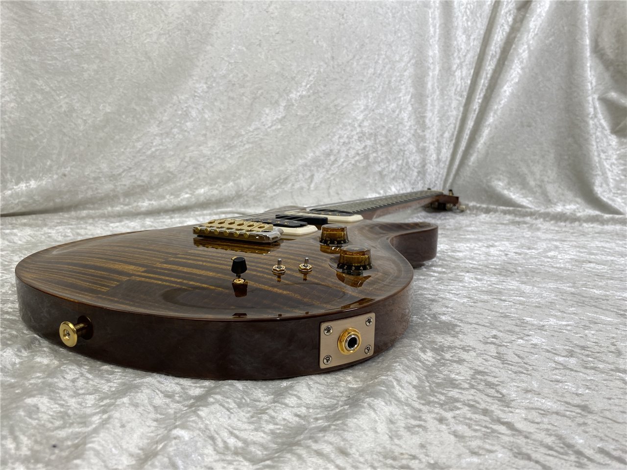 【即納可能】Paul Reed Smith(ポールリードスミス/PRS) Modern Eagle V 10Top / Black Gold (2025年製 SN0407048)