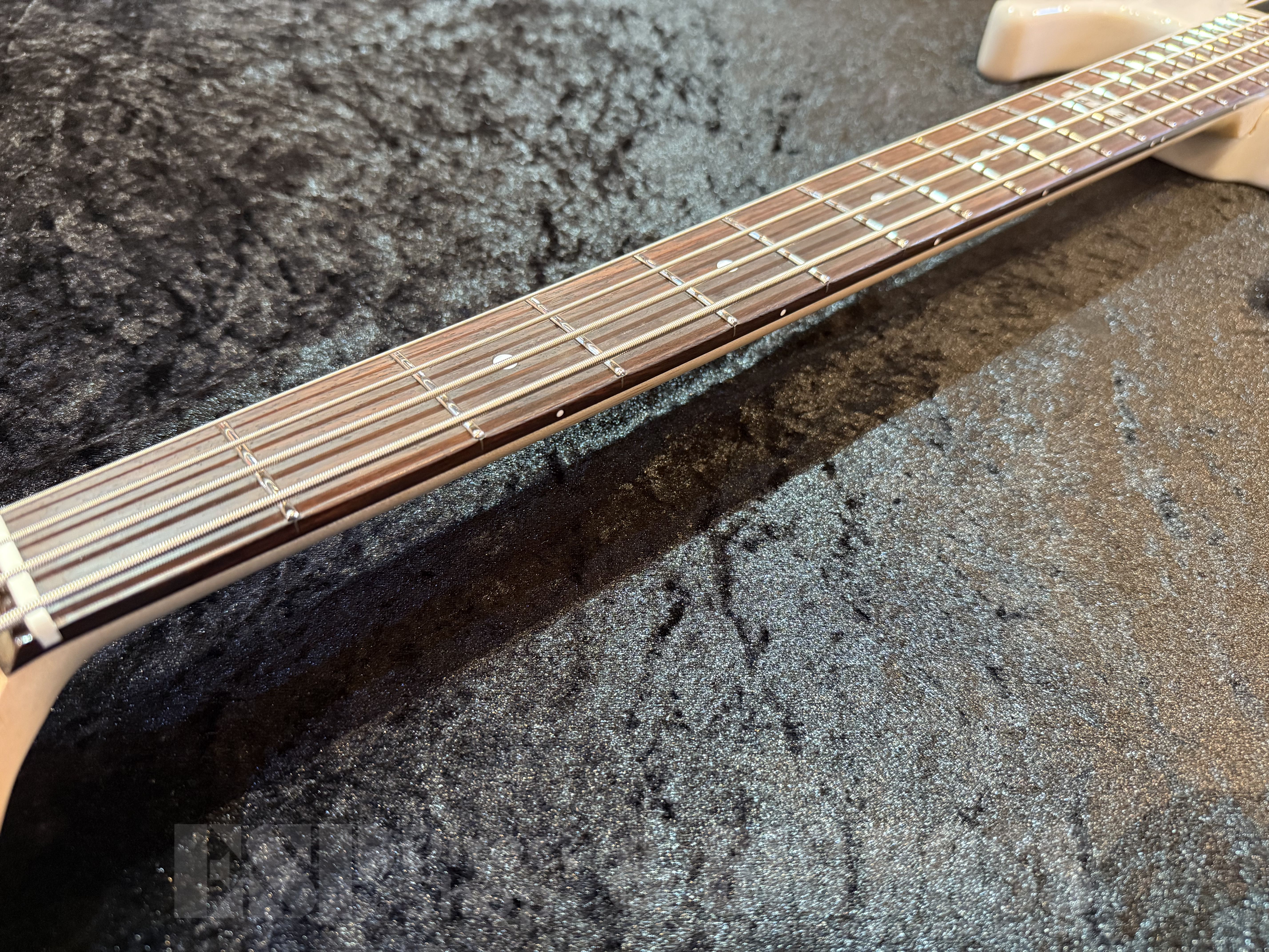 【即納可能/中古品】E-II（イーツー）AP-4【See Thru White】福岡店