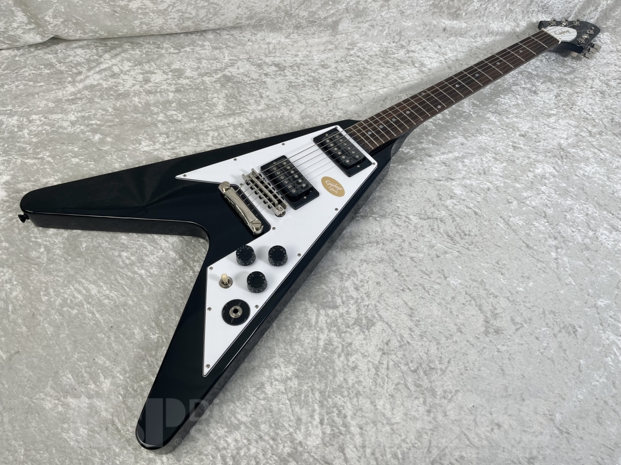 Monsty　FLYING V タイプ　エレキギター　　弦は新品に交換済み！ MonstyFLYING V タイプエレキギター弦は新品に交換済み！