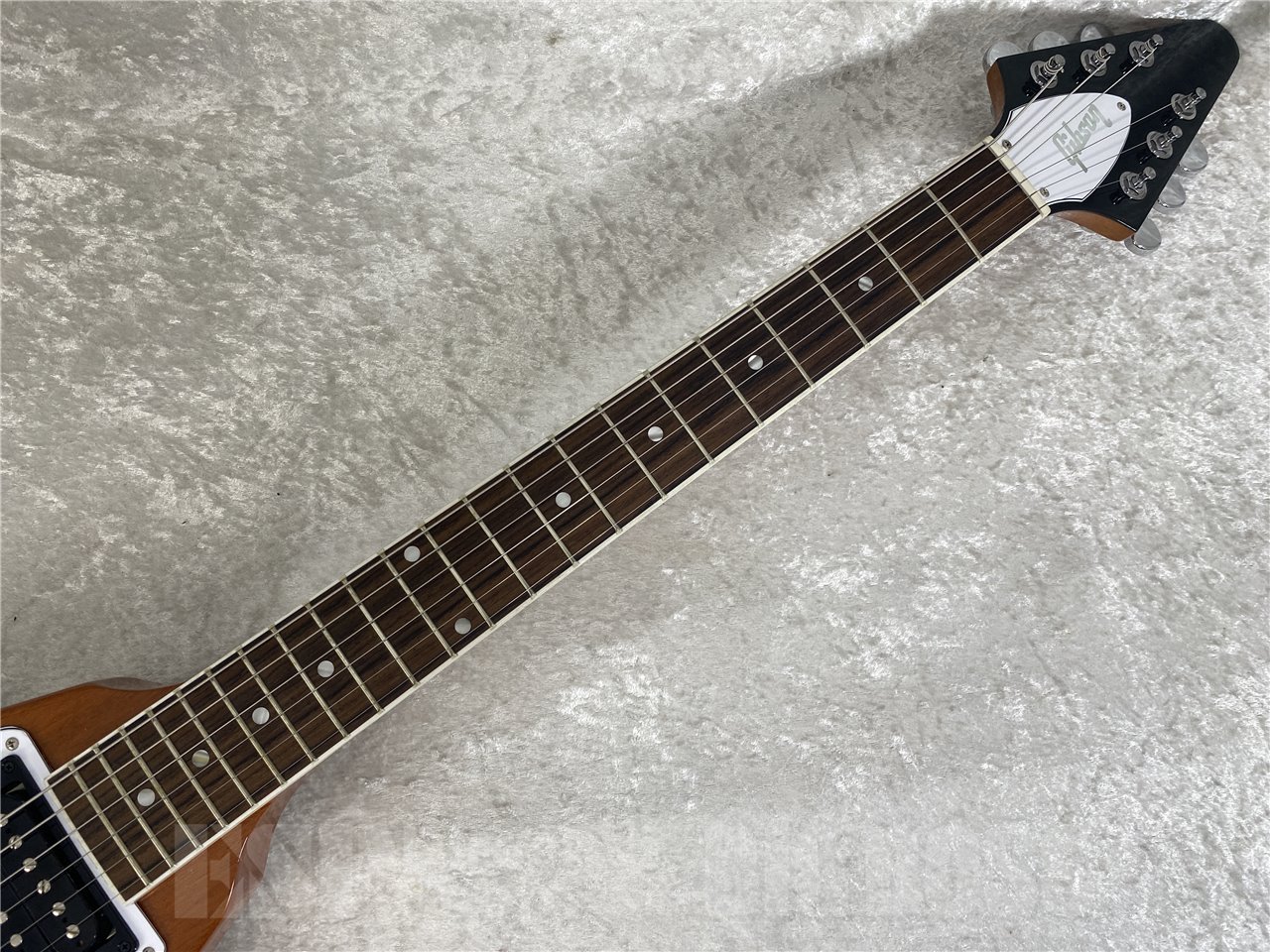 【即納可能】 Gibson(ギブソン) 70s Flying V (Antique Natural) お茶の水駅前店(東京)