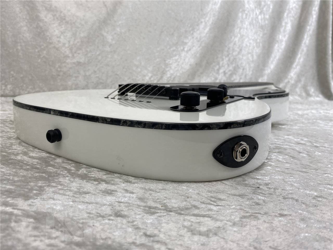 【即納可能】E-II(イーツー) T-B7 / Snow White お茶の水駅前店 (東京)