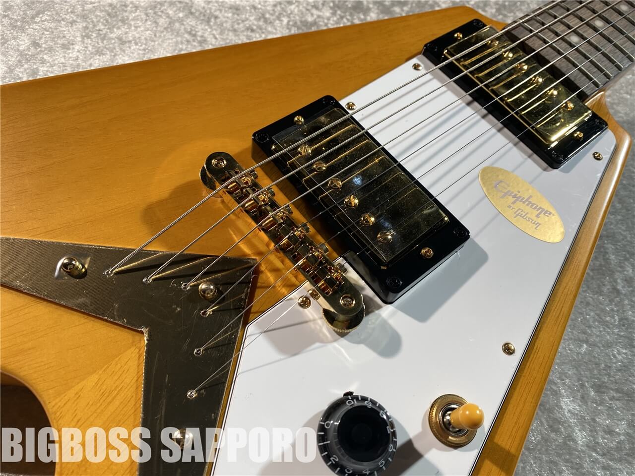 【即納可能】Epiphone(エピフォン) 1958 Korina Flying V (Aged Natural) 札幌店