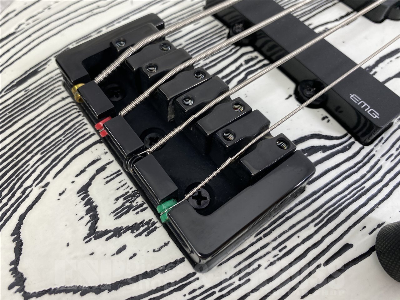 【即納可能】Spector(スペクター) PULSE 4 SATIN EX-LTD(White w/Black Filler) お茶の水駅前店(東京)