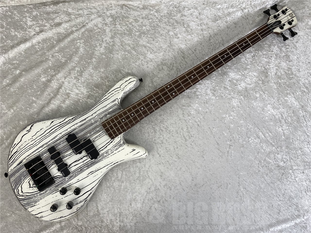 【即納可能】Spector(スペクター) PULSE 4 SATIN EX-LTD(White w/Black Filler) お茶の水駅前店(東京)