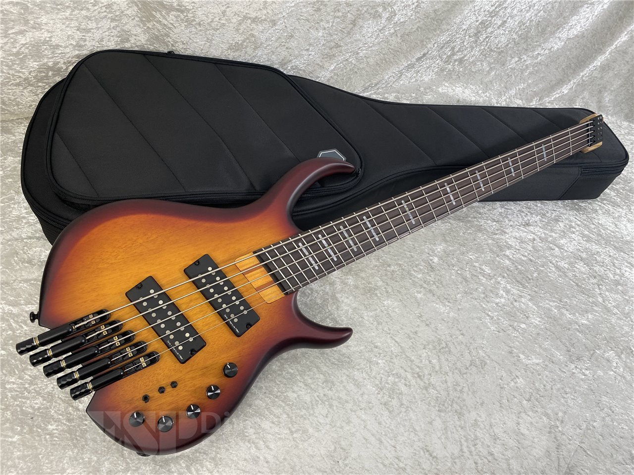 【即納可能】Sire(サイアー) Marcus Miller M6 5-String Headless (Tobacco Sunburst Satin) お茶の水駅前店(東京)