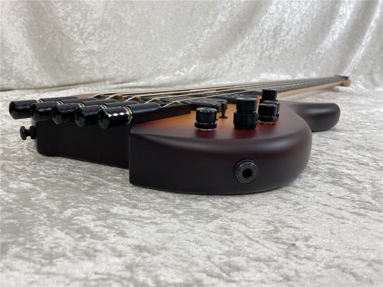 【即納可能】Sire(サイアー) Marcus Miller M6 5-String Headless (Tobacco Sunburst Satin) お茶の水駅前店(東京)