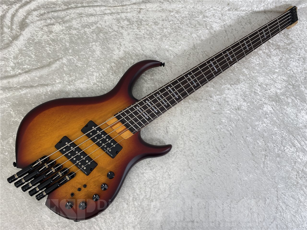 【即納可能】Sire(サイアー) Marcus Miller M6 5-String Headless (Tobacco Sunburst Satin) お茶の水駅前店(東京)