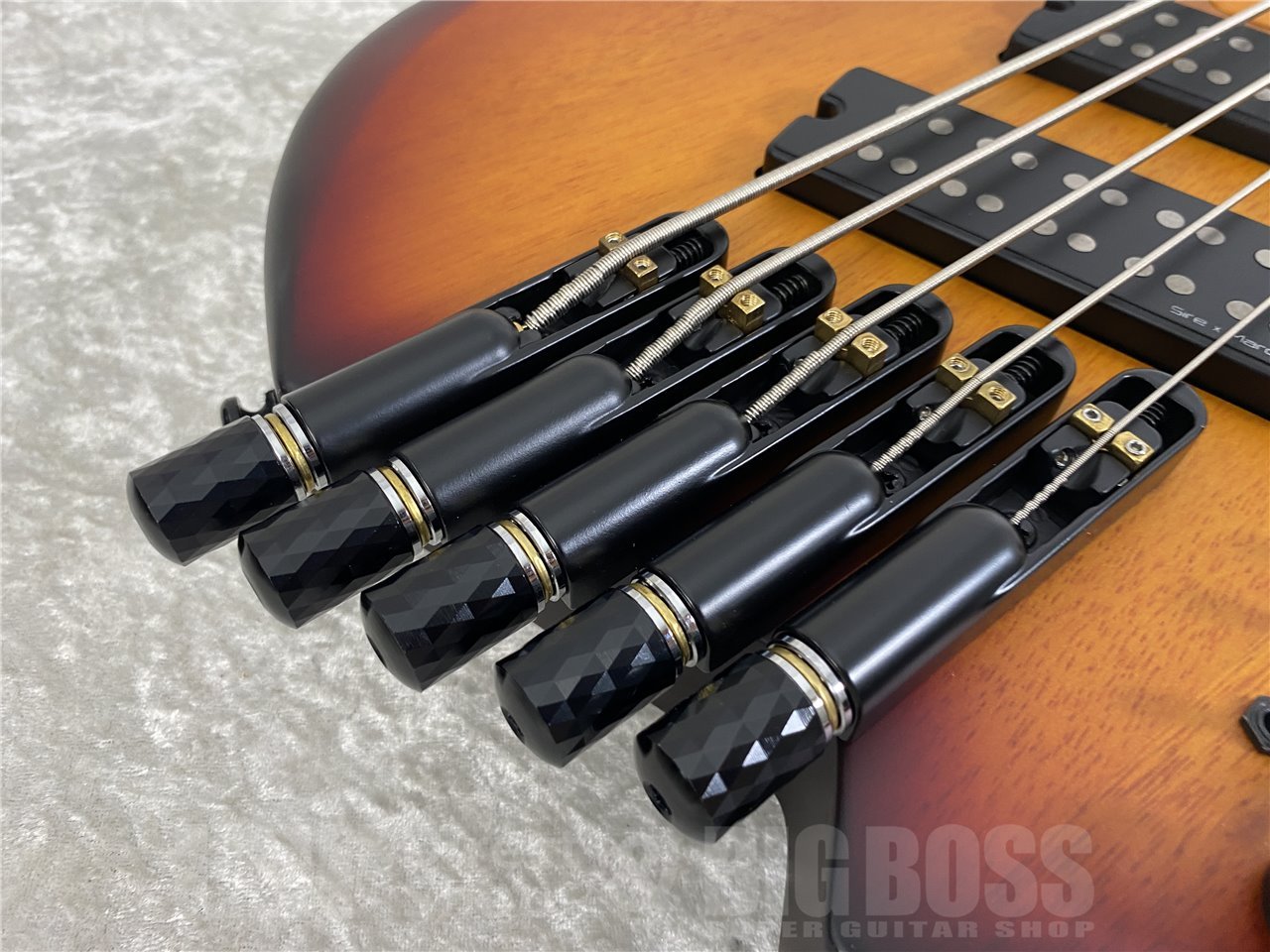 【即納可能】Sire(サイアー) Marcus Miller M6 5-String Headless (Tobacco Sunburst Satin) お茶の水駅前店(東京)