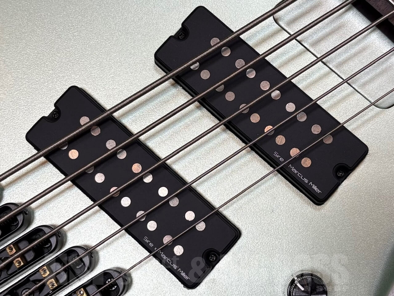 【即納可能】Sire M6 5-String Headless /Surf Green Metallic Satin  GWS