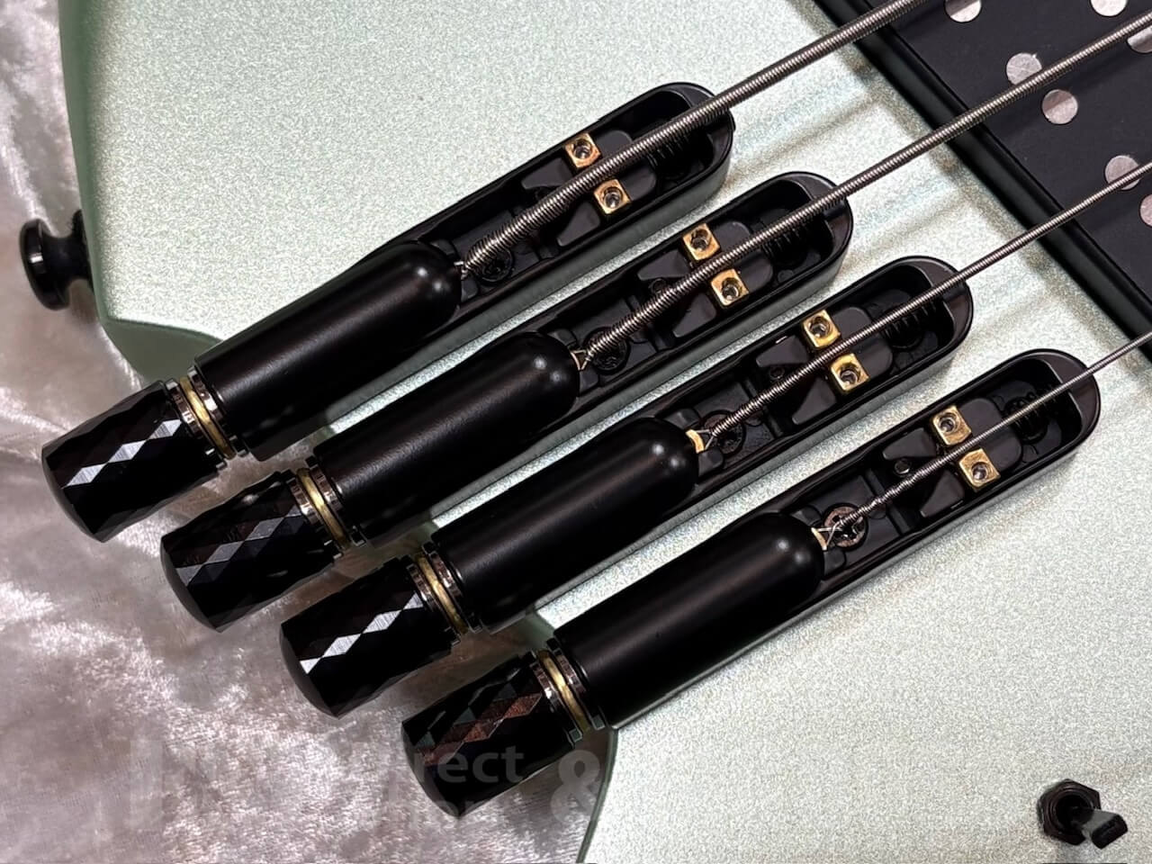 【即納可能】Sire M6 4-String Headless /Surf Green Metallic Satin  GWS