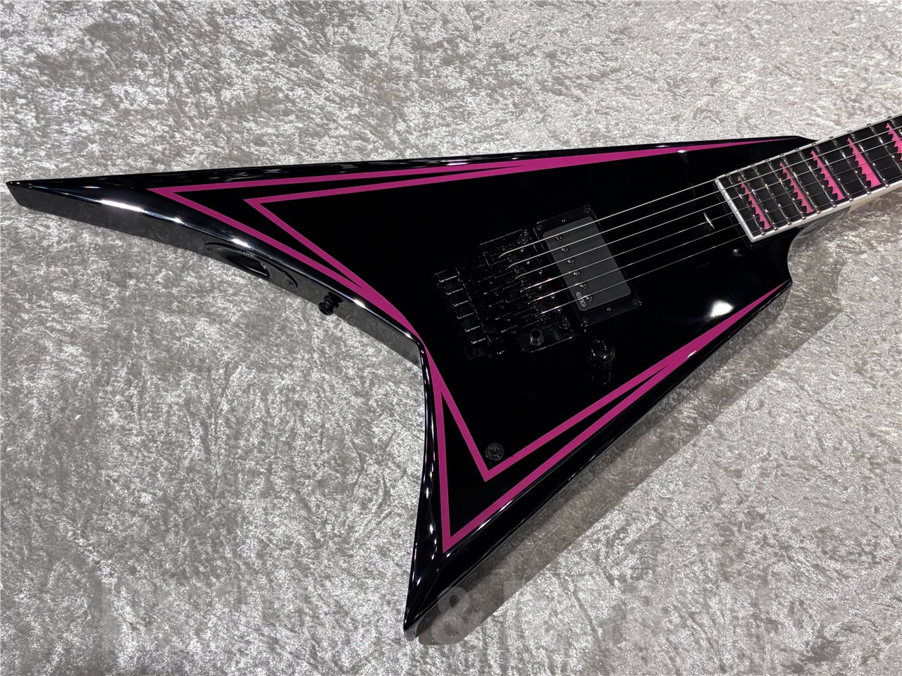 【即納可能】EDWARDS(エドワーズ) E-ALEXI PINK SAWTOOTH / Black with Pink Pin Stripe (Alexi Laiho Model) 広島店