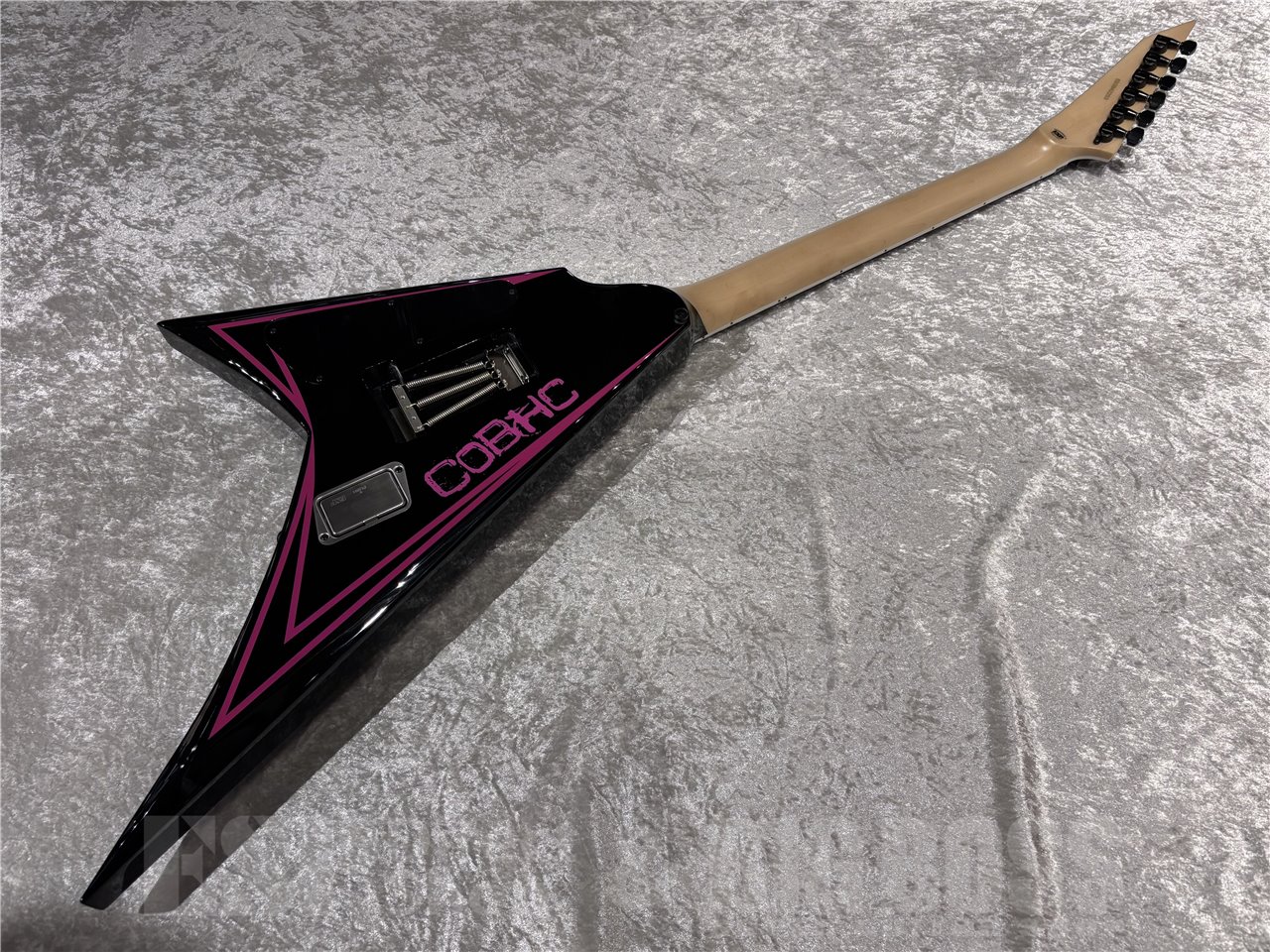 【即納可能】EDWARDS(エドワーズ) E-ALEXI PINK SAWTOOTH / Black with Pink Pin Stripe (Alexi Laiho Model) 広島店