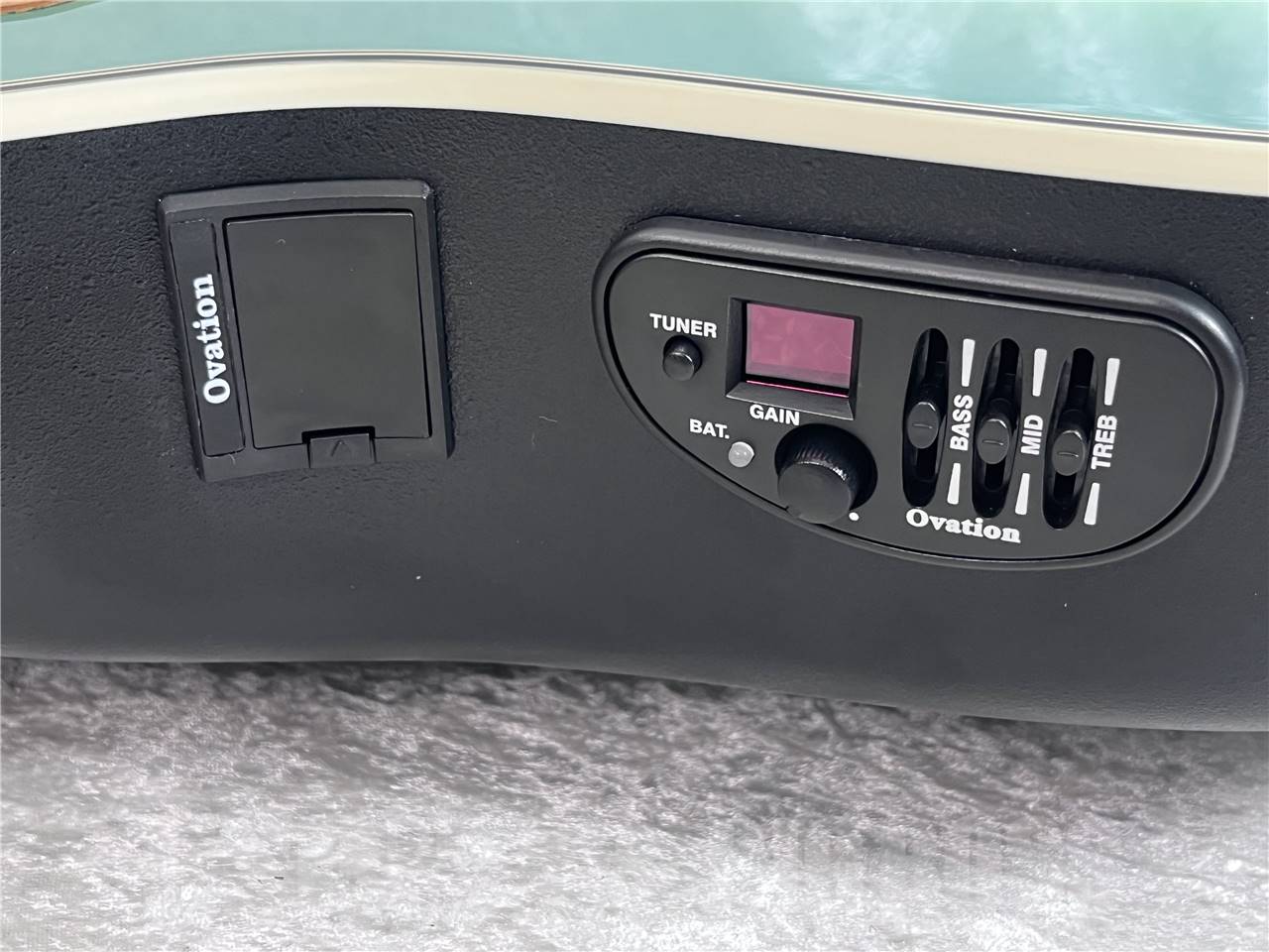 【即納可能】Ovation(オベーション) Celebrity Elite® Exotic Mid Depth CE44X-9B Mint Burst (エレクトリックアコースティックギター) お茶の水駅前店・別館