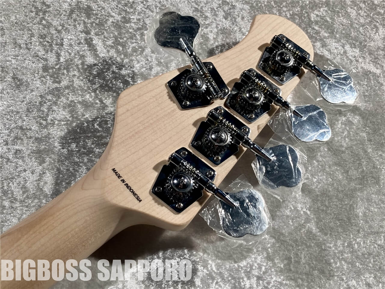 【即納可能】Sterling by MUSIC MAN(スターリンバイミュージックマン) SUB Series Ray5 (Black) 札幌店