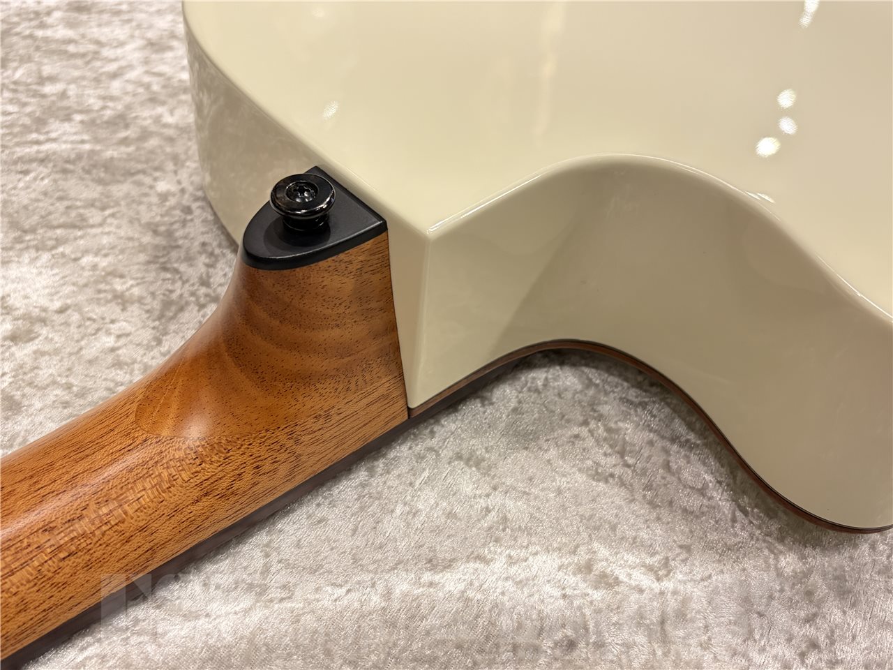 【即納可能】LAG Guitars(ラグギターズ)T118ASCE(Ivory) 名古屋店