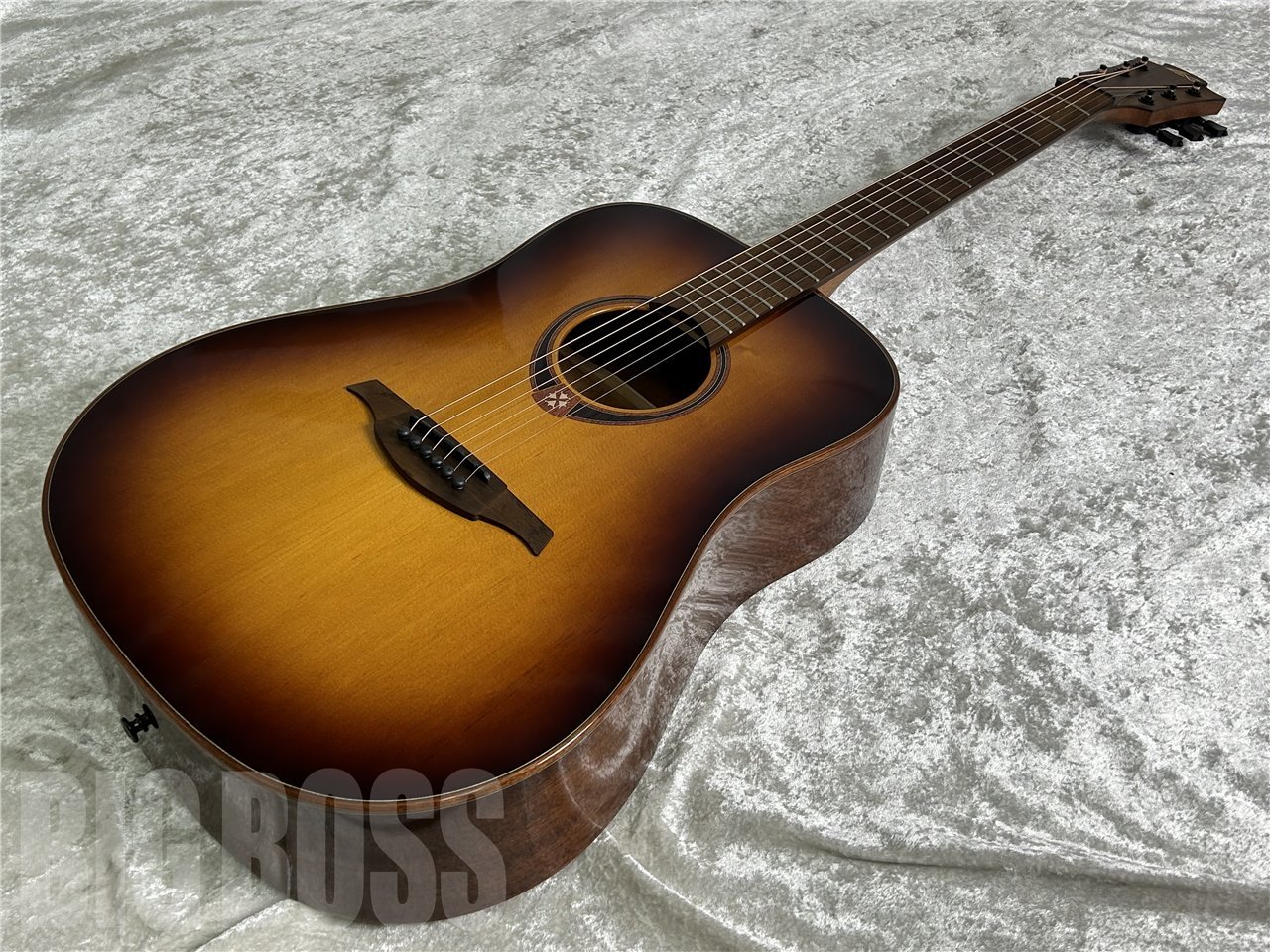 【即納可能】LAG Guitars（ラグギターズ）T118D-BRS（アコースティックギター）　お茶の水駅前店・別館