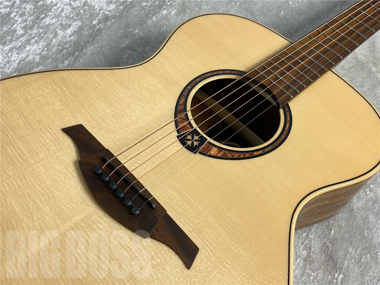 【即納可能】LAG Guitars（ラグギターズ）T318A（アコースティックギター） お茶の水駅前店・別館