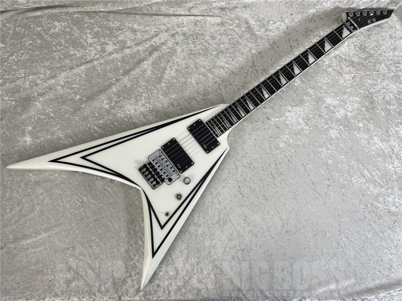 【即納可能】E-II(イーツー) SV (White, w/Black Stripes) お茶の水駅前店(東京)