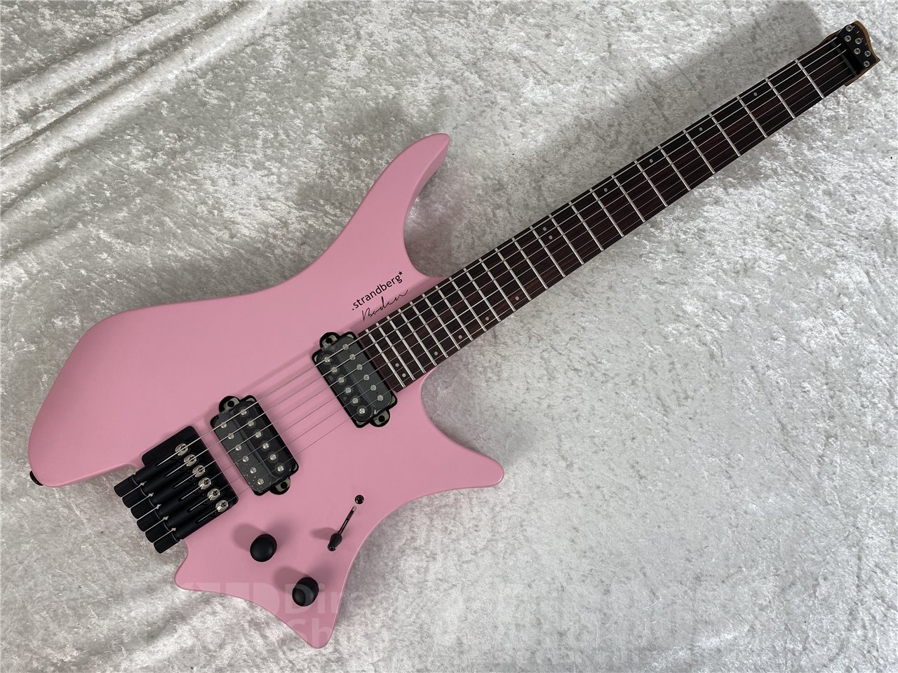 【即納可能/B級特価】strandberg(ストランドバーグ) Boden Essential 6 (Coral Pink) お茶の水駅前店(東京)
