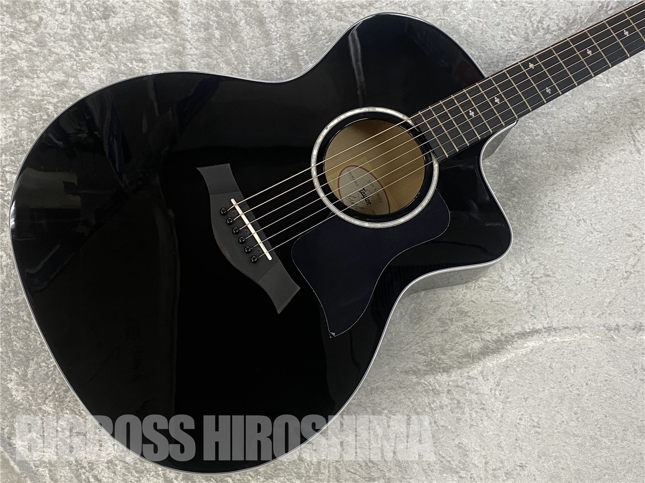 【即納可能】Taylor(テイラー) 214ce DLX (Black) 広島店【中古・アウトレット タイムセール開催中！12月26日～31日まで】