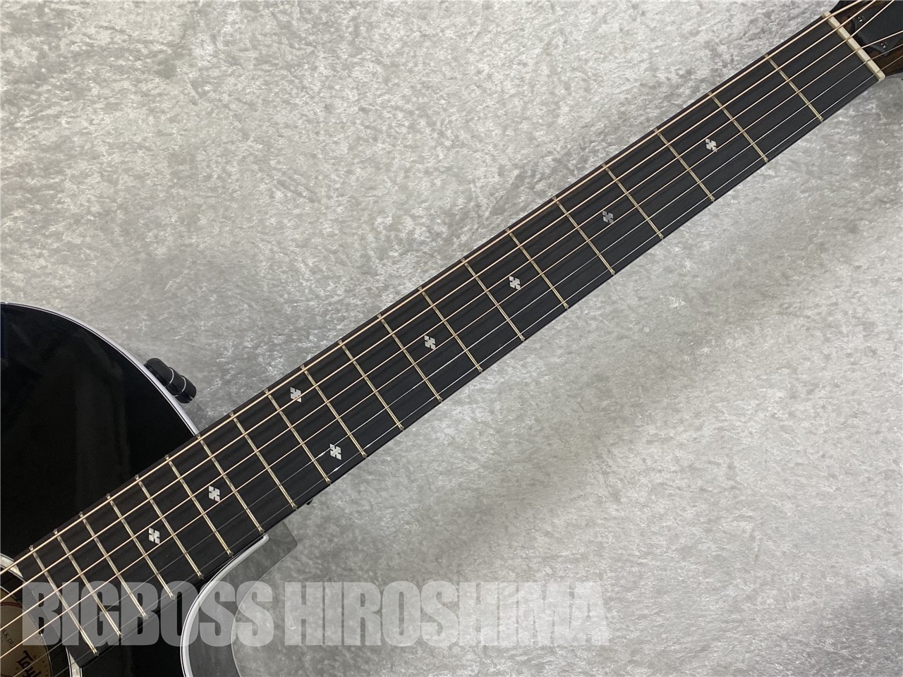 【即納可能】Taylor(テイラー) 214ce DLX (Black) 広島店【中古・アウトレット タイムセール開催中！12月26日～31日まで】