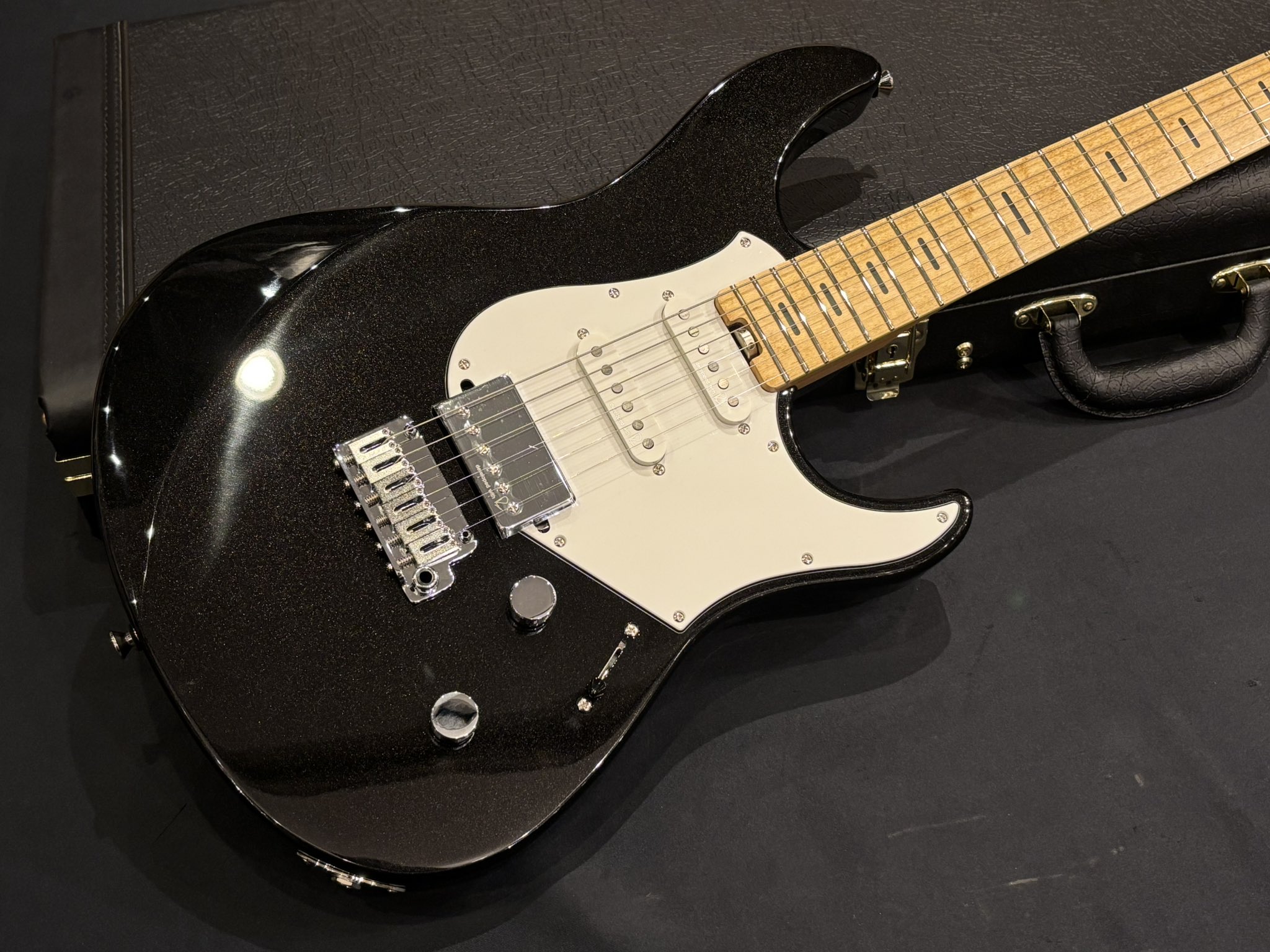 【即納可能】YAMAHA(ヤマハ)PACIFICA PROFESSIONAL PACP12 / Black Mtallic 京都店