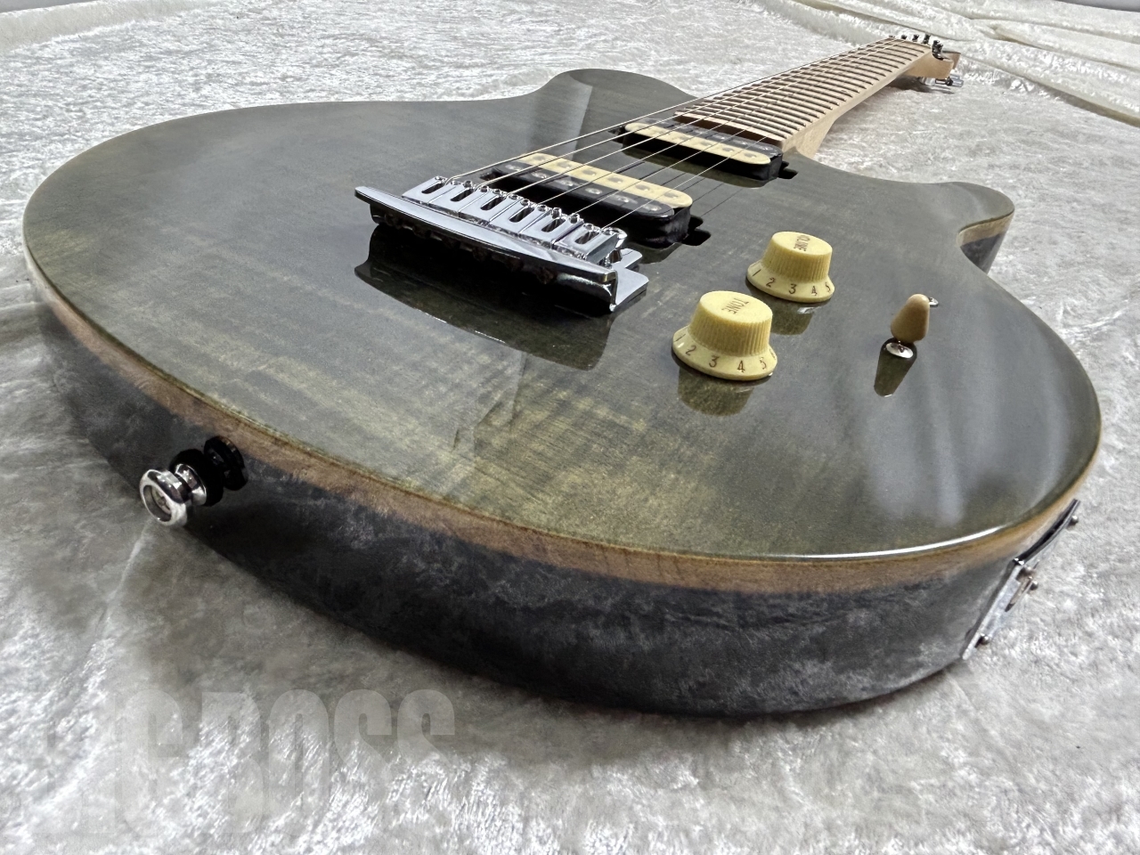 【即納可能】Sterling by MUSIC MAN(スターリンバイミュージックマン) AXIS FLAME MAPLE AX3FM Trans Black お茶の水駅前店(東京)