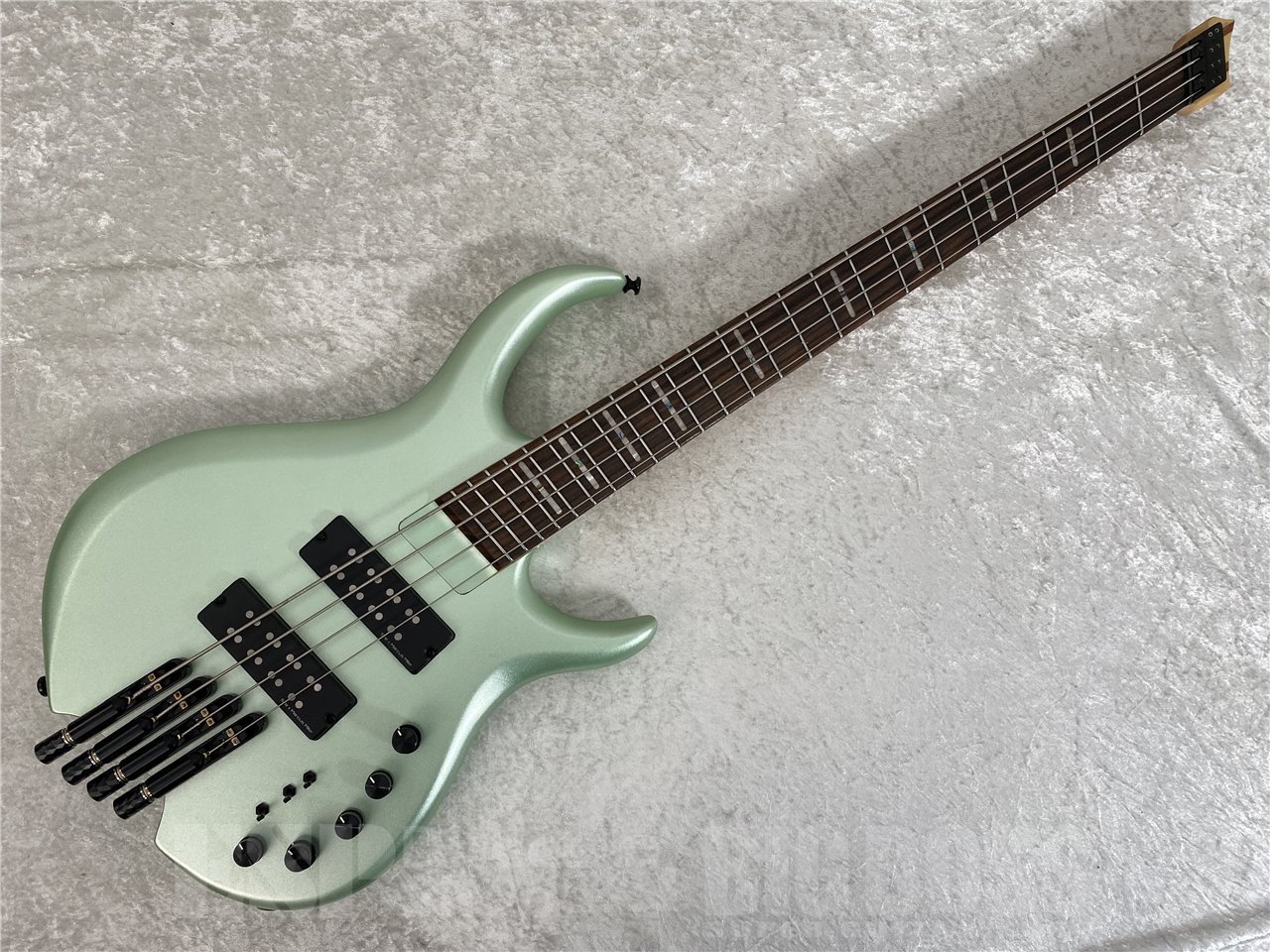 【即納可能】Sire(サイアー) Marcus Miller M6 4-String Headless (Surf Green Metallic Satin) お茶の水駅前店(東京)