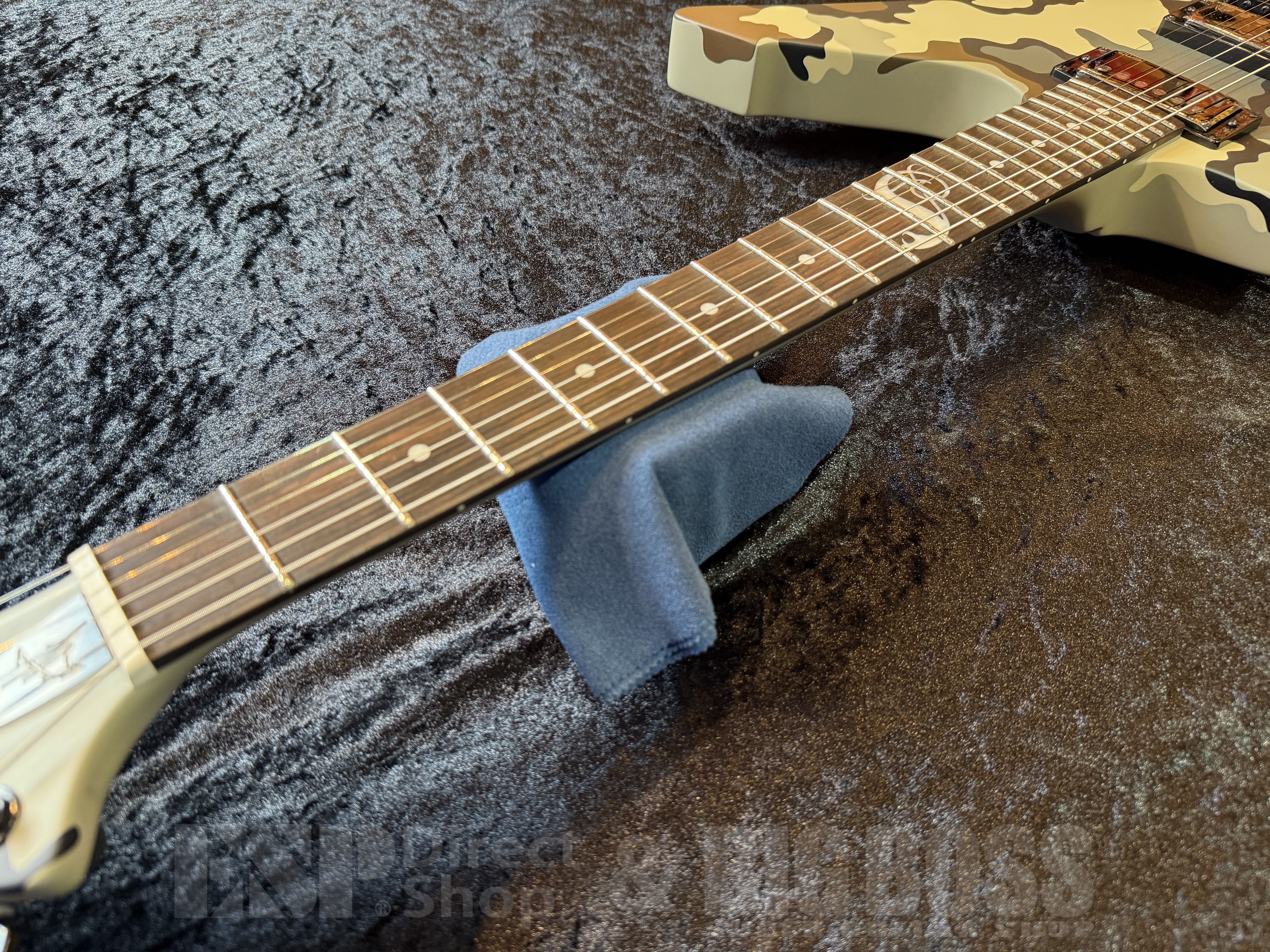 【即納可能/中古品】LTD (エルティーディー) SNAKEBYTE CAMO 【KUIU Camo Satin】 福岡店