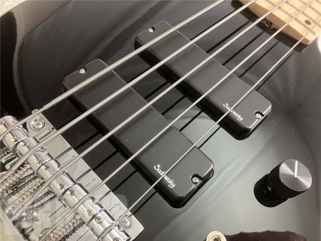 【即納可能】Sadowsky (サドウスキー) MetroLine ML 24-Fret Vintage Single Cut Bass Ash (Solid Black High Polish) お茶の水駅前店(東京)