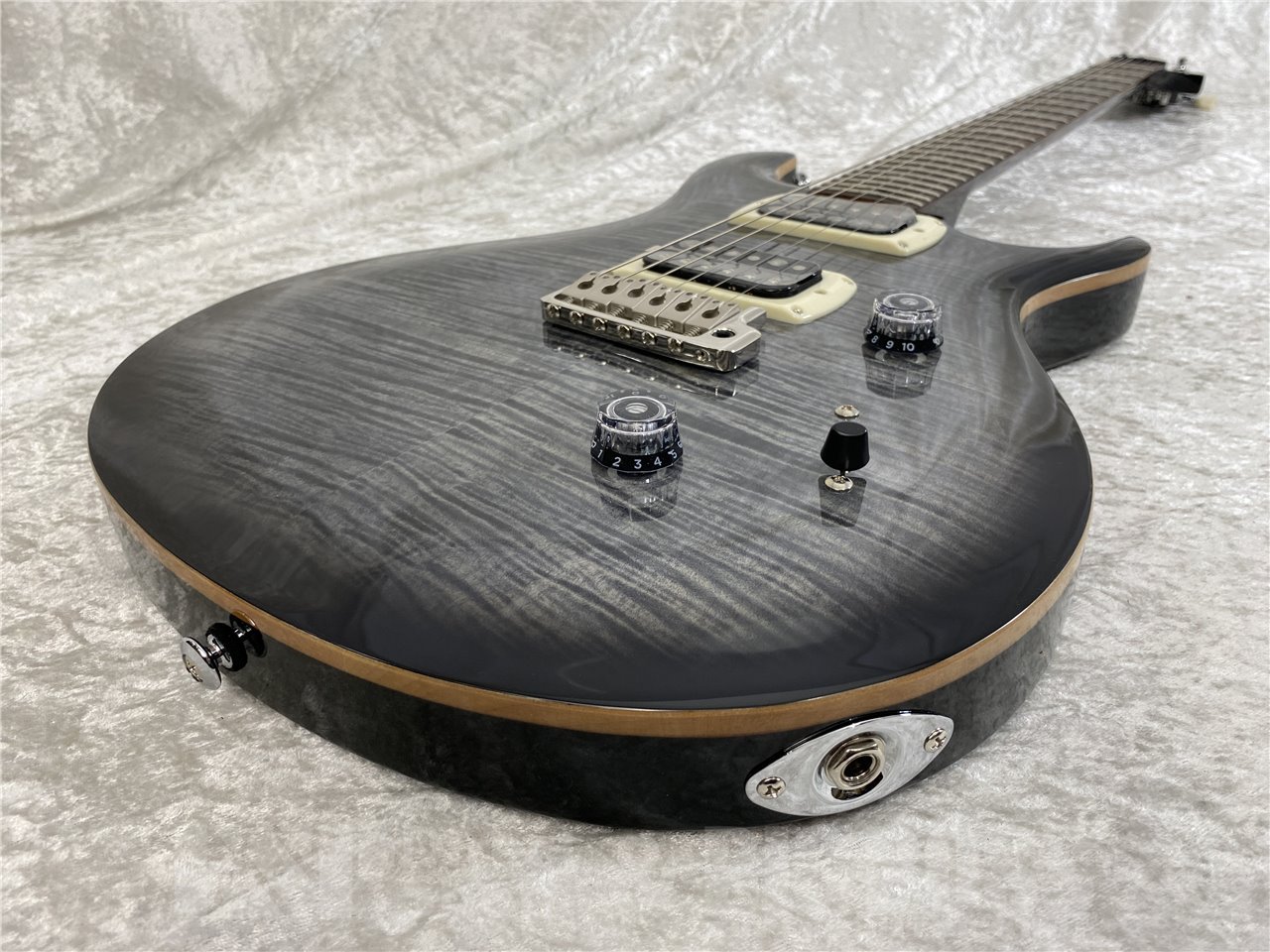 【即納可能】Paul Reed Smith(PRS/ポールリードスミス) SE Custom 24 / Charcoal Burst (2025年製) お茶の水駅前店(東京)