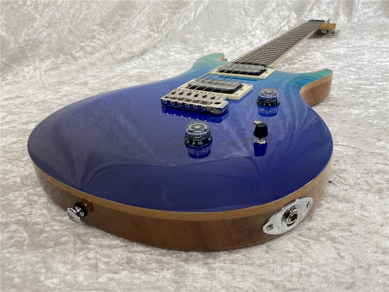 【即納可能】Paul Reed Smith(PRS/ポールリードスミス) SE Custom 24(Blue Fade)#G105064 (2025年製) お茶の水駅前店(東京)