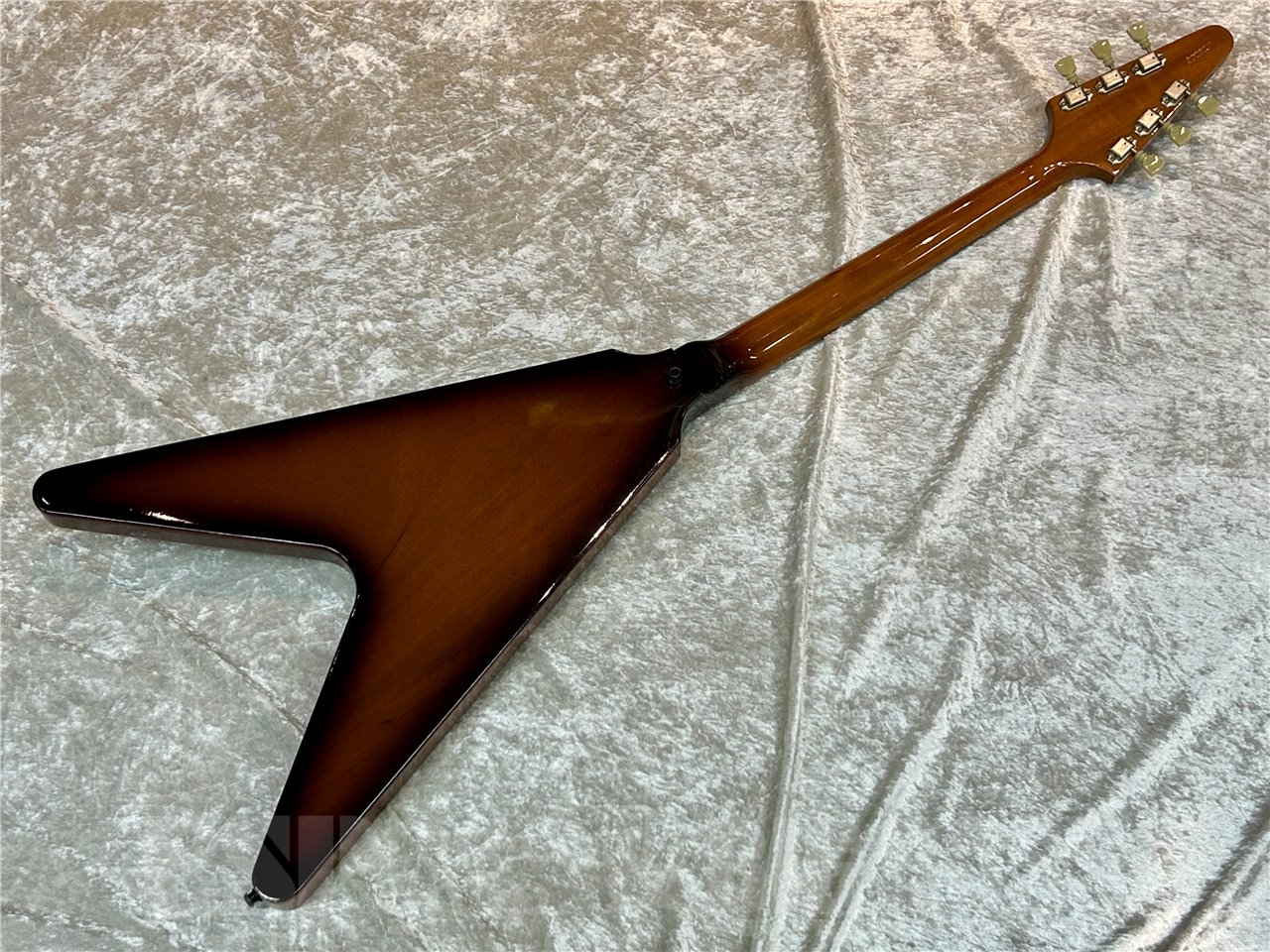 【中古品/即納可能】 Gibson (ギブソン) Custom Shop Historic Collection 1967 Flying V w/Maestro Vibrola (Tobacco Sunburst) 広島店