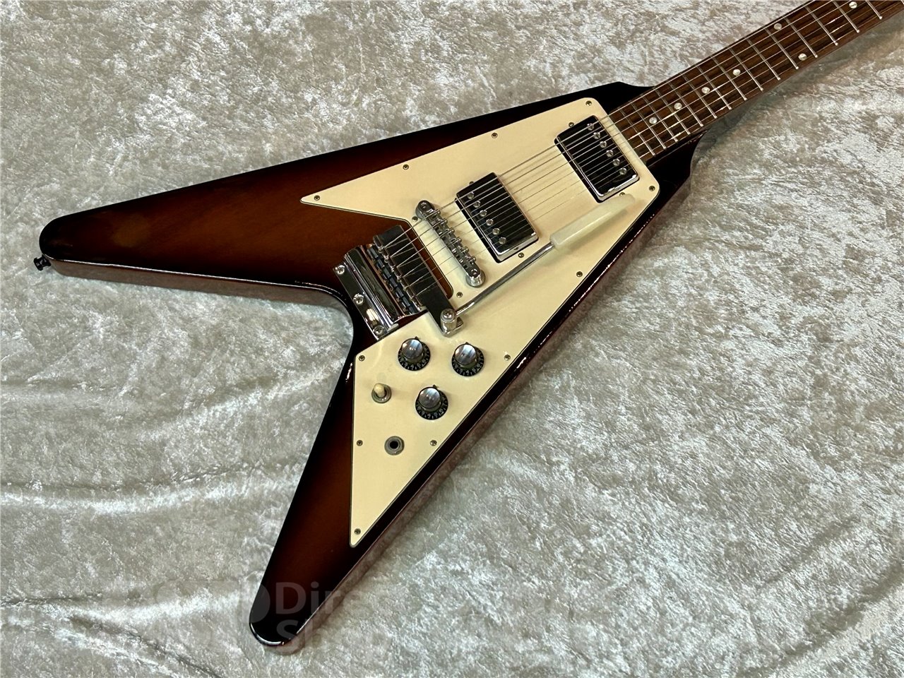 【中古品/即納可能】 Gibson (ギブソン) Custom Shop Historic Collection 1967 Flying V w/Maestro Vibrola (Tobacco Sunburst) 広島店