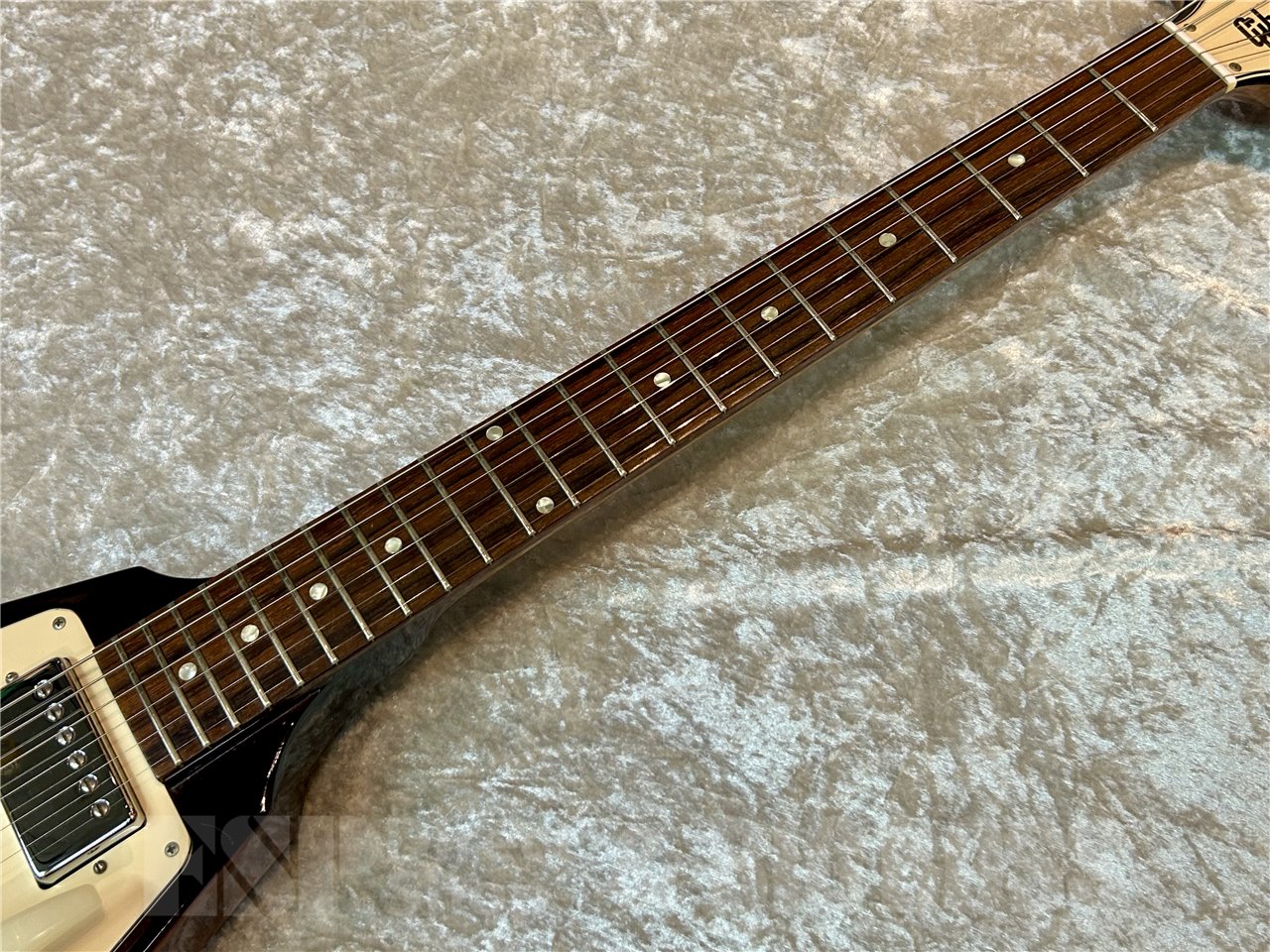 【中古品/即納可能】 Gibson (ギブソン) Custom Shop Historic Collection 1967 Flying V w/Maestro Vibrola (Tobacco Sunburst) 広島店