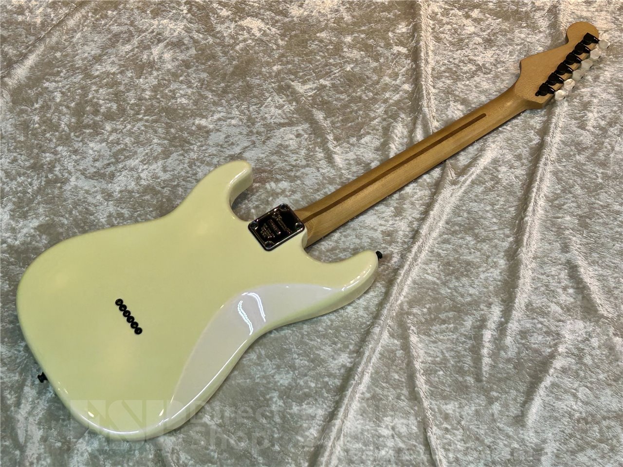 【中古品】Charvel JAKE E LEE Signeture Model (Pearl White with Lavender Hue) 広島店
