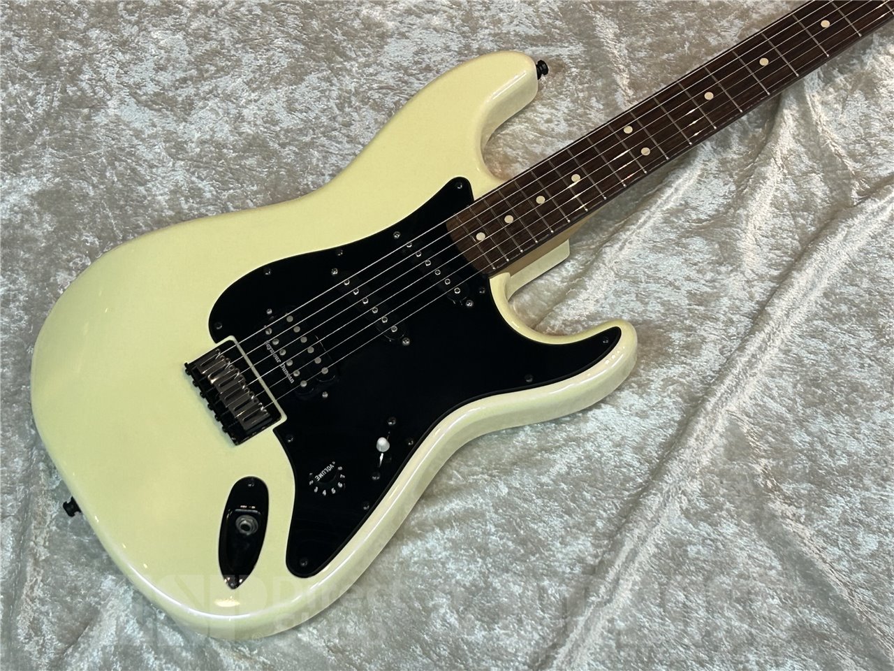 【中古品】Charvel JAKE E LEE Signeture Model (Pearl White with Lavender Hue) 広島店