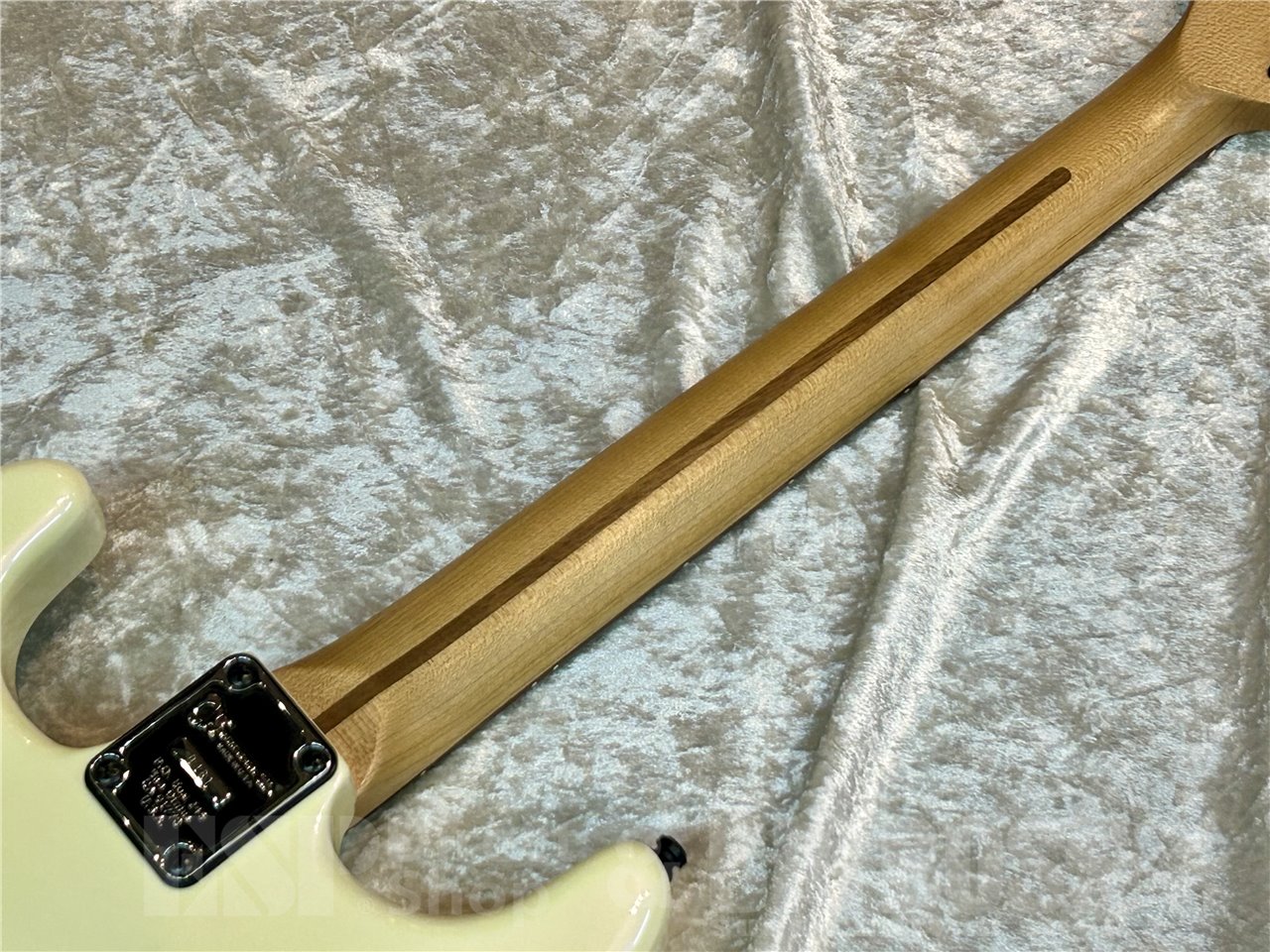 【中古品】Charvel JAKE E LEE Signeture Model (Pearl White with Lavender Hue) 広島店