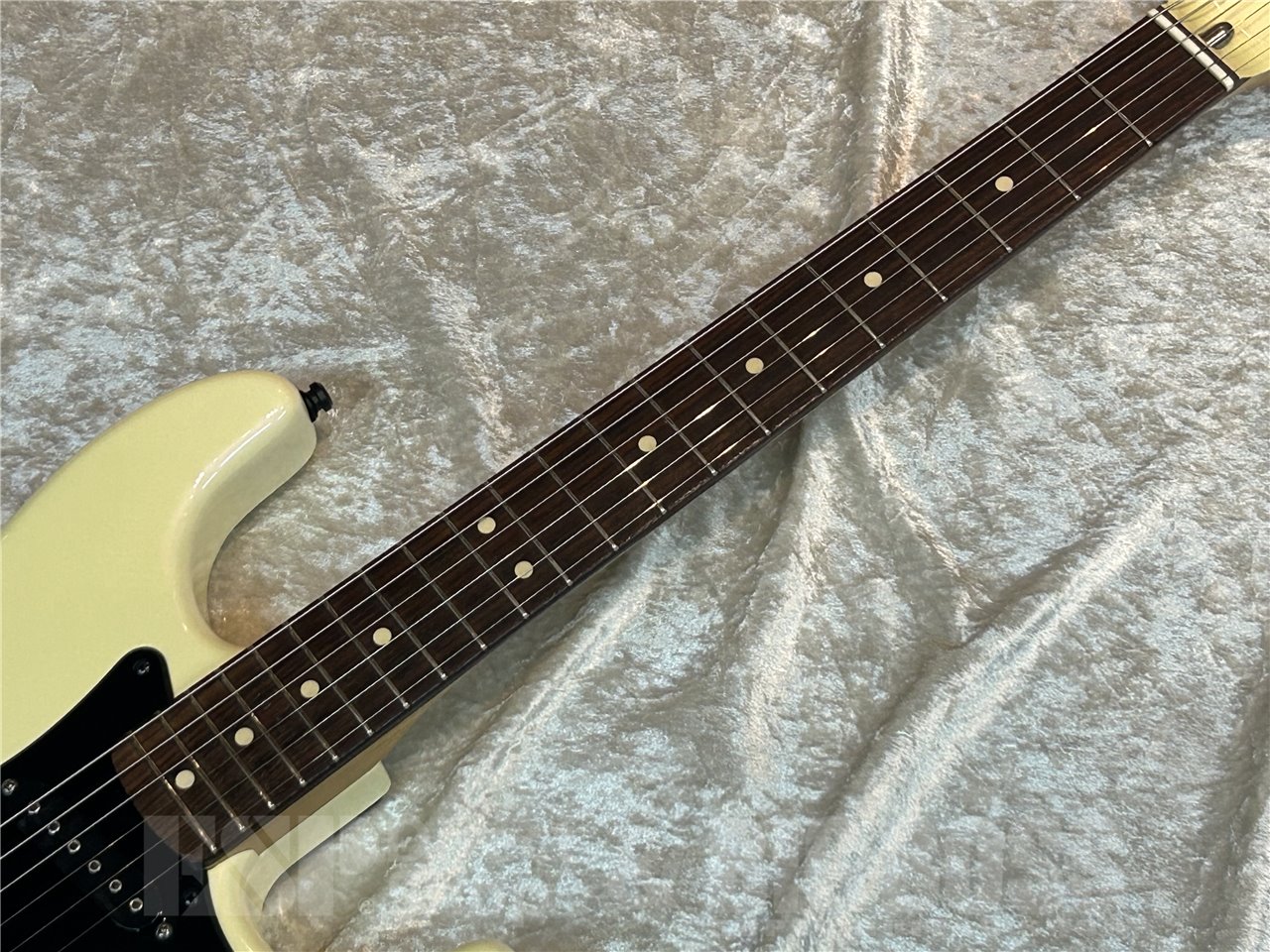 【中古品】Charvel JAKE E LEE Signeture Model (Pearl White with Lavender Hue) 広島店