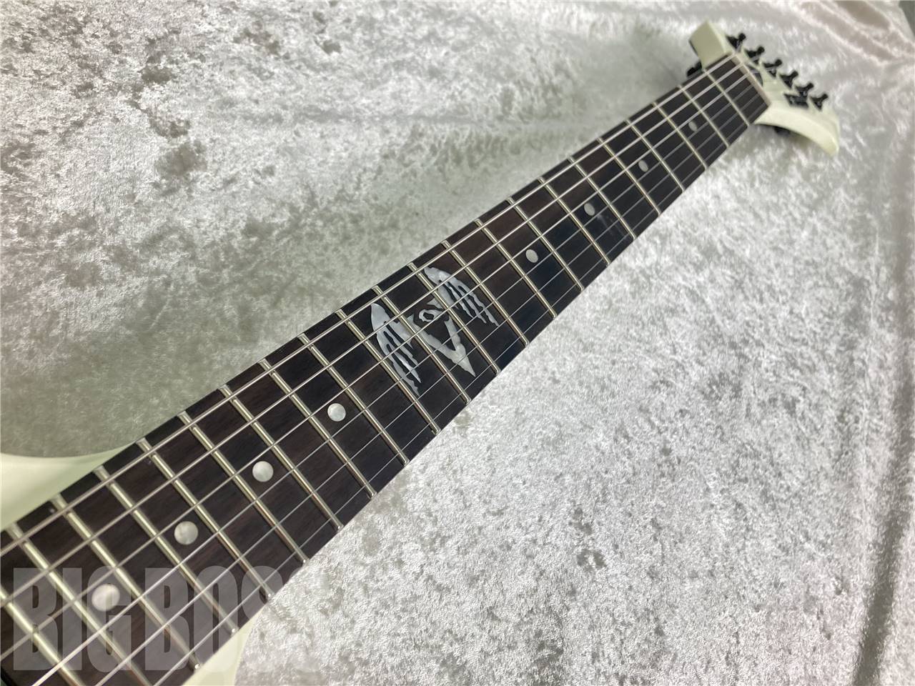 【即納可能/中古品】LTD(エルティーディー) VULTURE Olympic White (METALLICA/James Hetfieldモデル)お茶の水駅前店・別館【新春初売りお年玉セール対象商品】