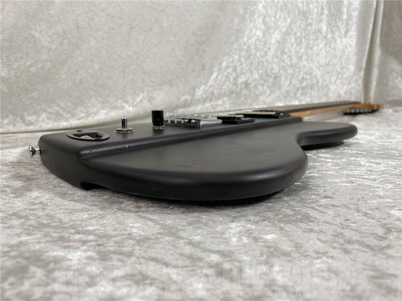 【即納可能】EDWARDS(エドワーズ)Platinum Edition KARMASTER (9mm Parabellum Bullet/滝 善充 Model) お茶の水駅前店(東京)