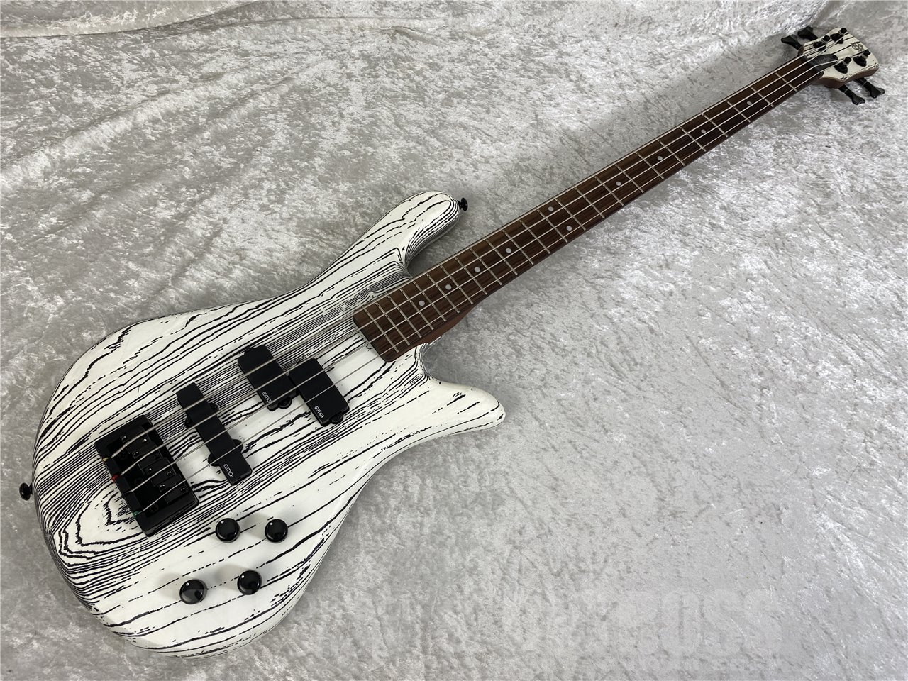 【即納可能/お正月価格】Spector(スペクター) PULSE 4 SATIN EX-LTD(White w/Black Filler) お茶の水駅前店(東京)【新春初売りお年玉セール対象商品】