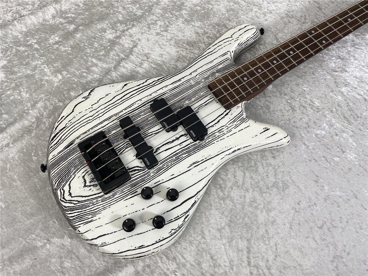 【即納可能/お正月価格】Spector(スペクター) PULSE 4 SATIN EX-LTD(White w/Black Filler) お茶の水駅前店(東京)【新春初売りお年玉セール対象商品】