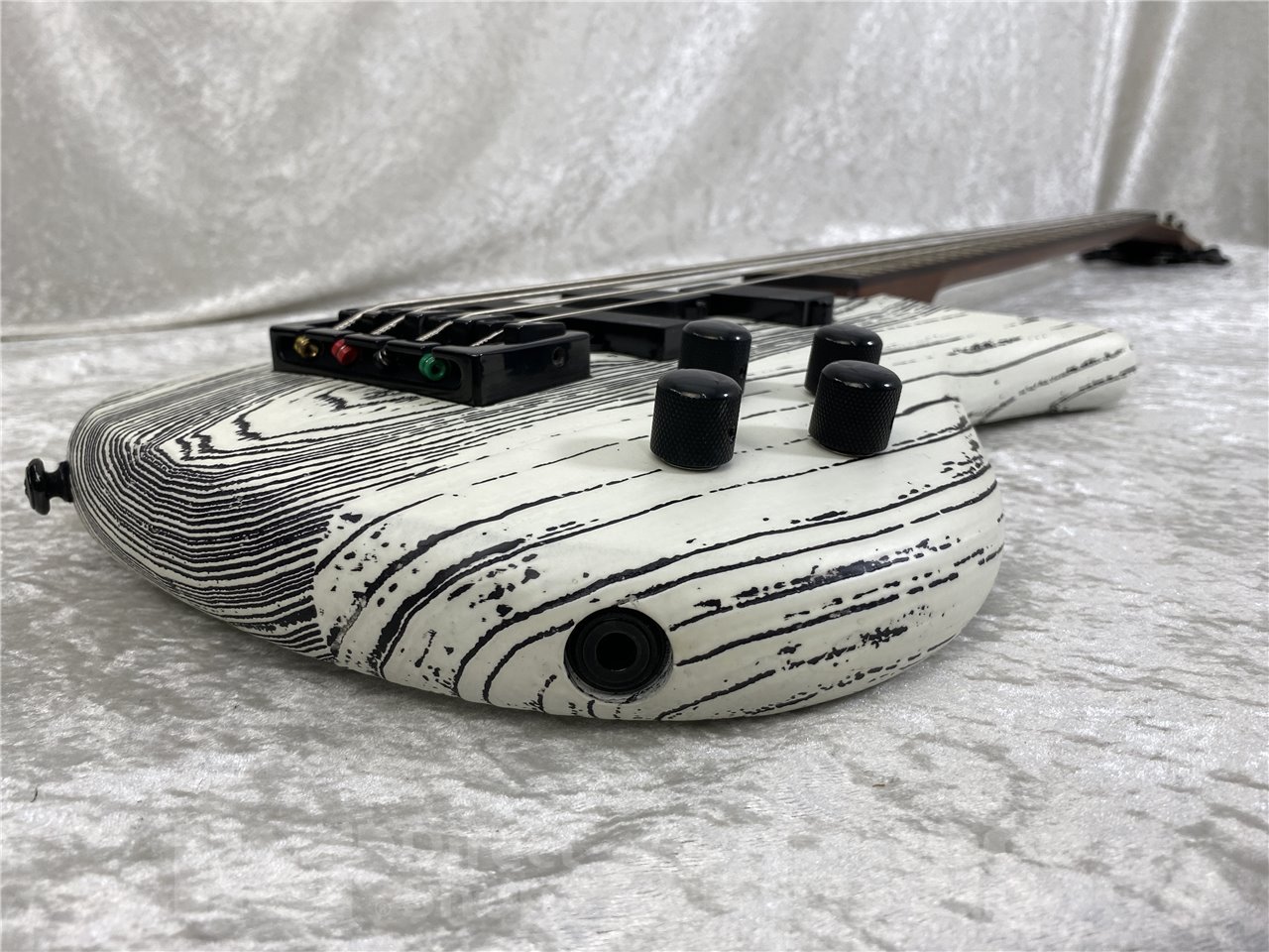 【即納可能/お正月価格】Spector(スペクター) PULSE 4 SATIN EX-LTD(White w/Black Filler) お茶の水駅前店(東京)【新春初売りお年玉セール対象商品】