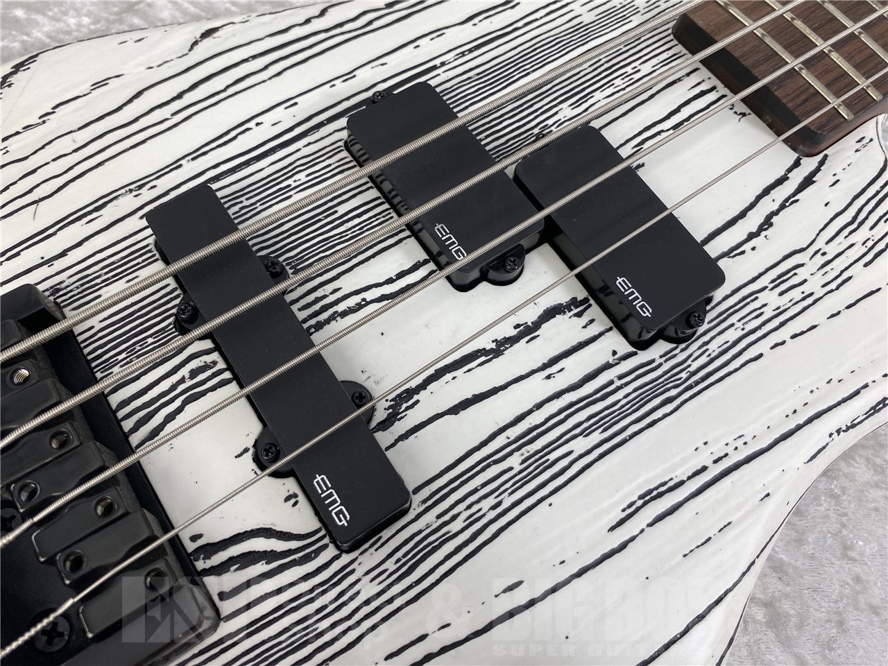 【即納可能/お正月価格】Spector(スペクター) PULSE 4 SATIN EX-LTD(White w/Black Filler) お茶の水駅前店(東京)【新春初売りお年玉セール対象商品】