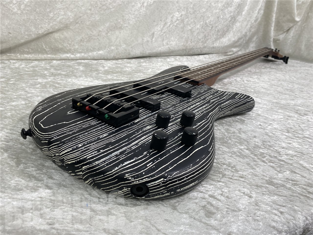 【即納可能/お正月価格】Spector(スペクター) NS PULSE 4 Satin EX-LTD #BKWH お茶の水駅前店(東京)【新春初売りお年玉セール対象商品】