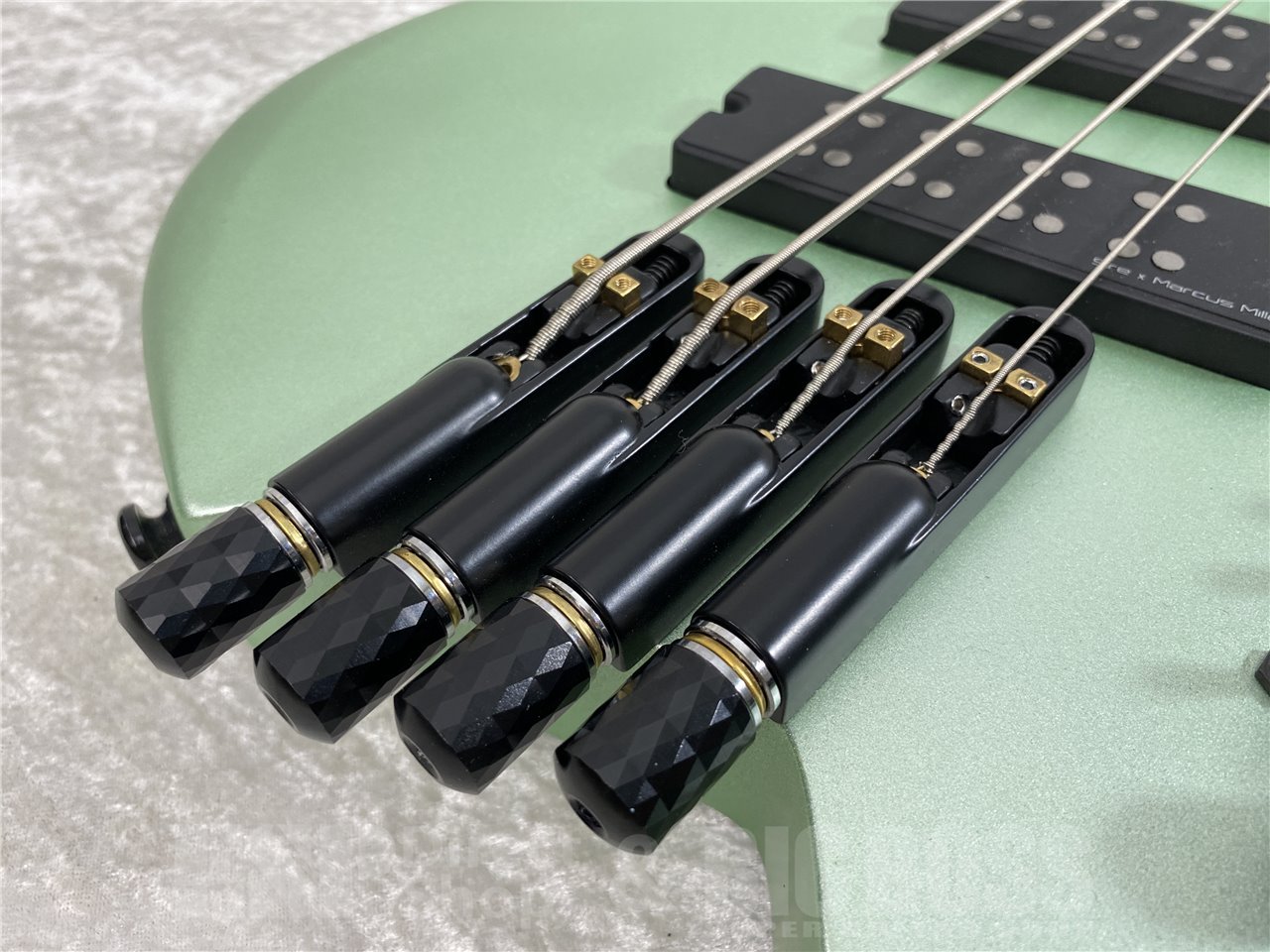 【即納可能/お正月価格】Sire(サイアー) Marcus Miller M6 4-String Headless (Surf Green Metallic Satin) お茶の水駅前店(東京)【新春初売りお年玉セール対象商品】
